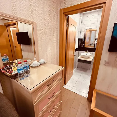 Lily Hotel
