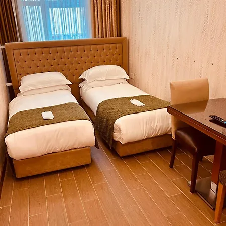 Lily Hotel