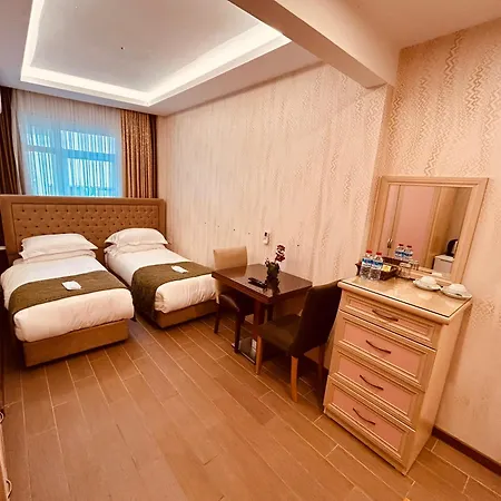 Lily Hotel *