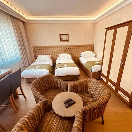 Lily Hotel