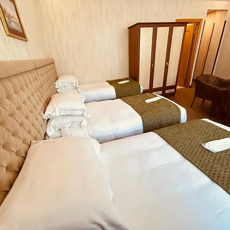 Lily Hotel