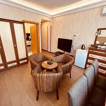 Lily Hotel *