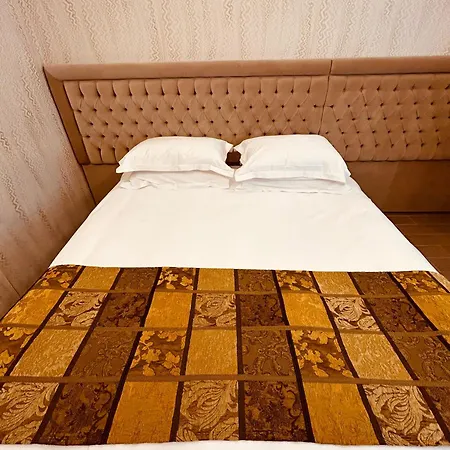 Lily Hotel