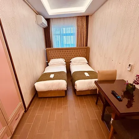 Lily Hotel *