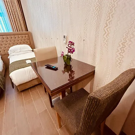 Hotel Lily *