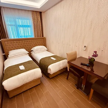 Lily Hotel