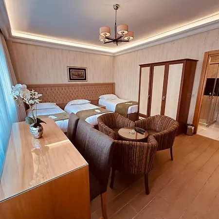 Lily Hotel