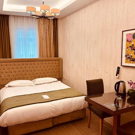 Lily Hotel