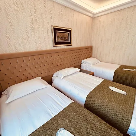 Lily Hotel