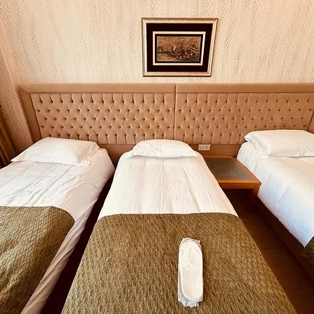 Hotel Lily *